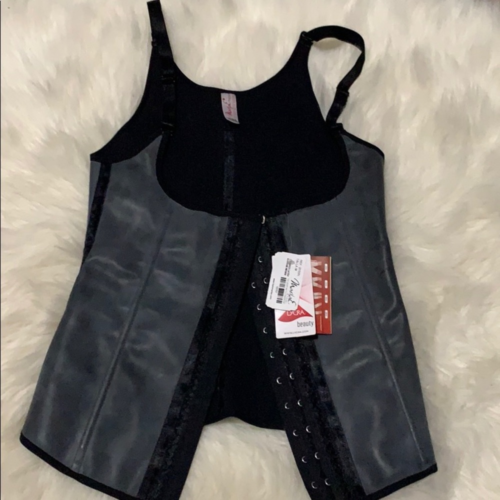 🛑SOLD🛑 Body shaper by Lycra moves you